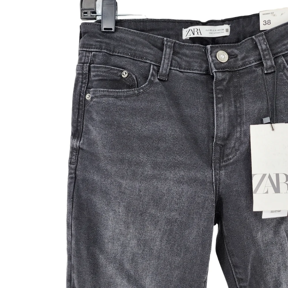 Zara Women's Mid-Rise With Rhinestone Button Skinny Jean - 6